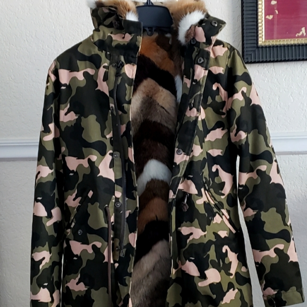 Faux fur camo jacket. Detachable inner fur shell.